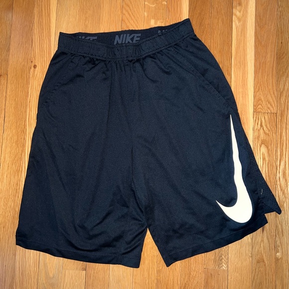 Men’s Black Nike Dry-Fit Shorts - Picture 1 of 6